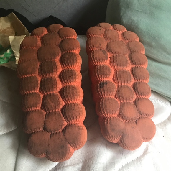 Here are some size 6 shoe - Picture 2 of 4